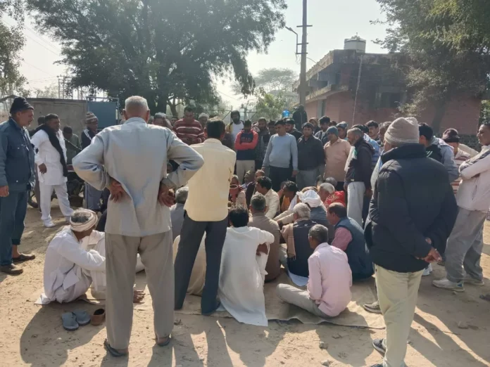 Farmers blocked all feeders of Ruddaul electricity supply and imposed a blockade. Farmers blocked all feeders of Ruddaul electricity supply and imposed a blockade.