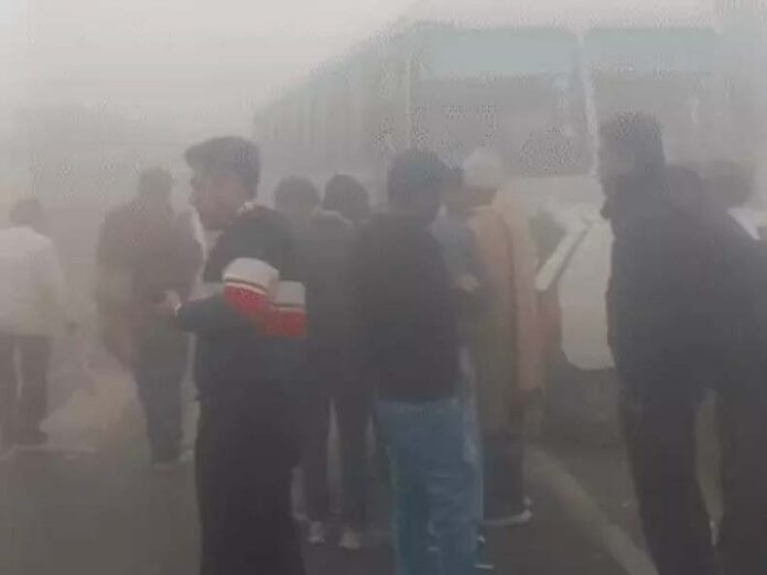 Haryana Weather Update: हरियाणा के अधिकांश जिलों में छाई गहरी धुंध Haryana Weather Update: हरियाणा के अधिकांश जिलों में छाई गहरी धुंध