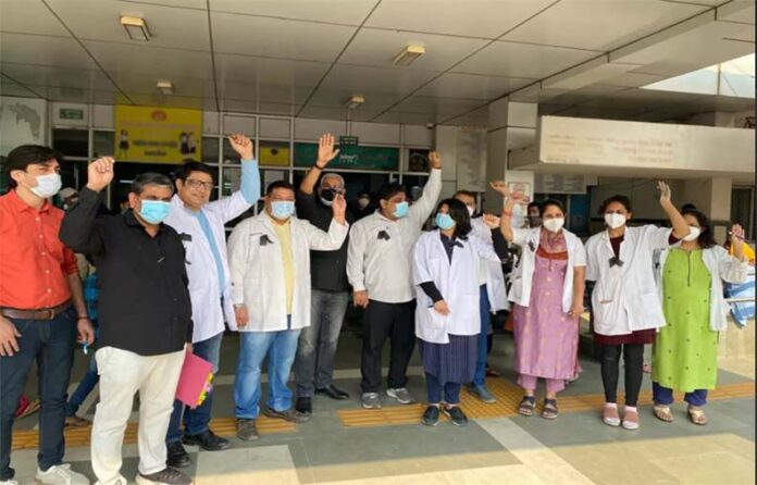 Haryana Doctors Strike: हरियाणा में डॉक्टरों की हड़ताल का आज दूसरा दिन Haryana Doctors Strike: हरियाणा में डॉक्टरों की हड़ताल का आज दूसरा दिन