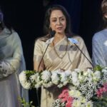 प्रेयर मीट में भावुक हुईं Hema Malini, बोलीं- धरम जी का एक सपना रह गया अधूरा"