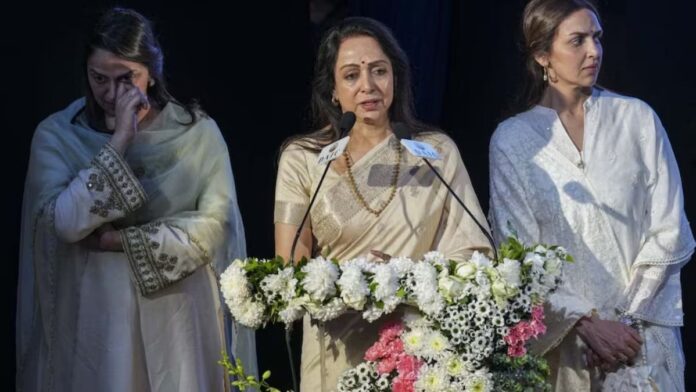 प्रेयर मीट में भावुक हुईं Hema Malini, बोलीं- धरम जी का एक सपना रह गया अधूरा"