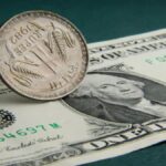 Rupee Hits Record Low: नहीं थम रही रुपये की फिसलन, डॉलर के मुकाबले टूटा रिकॉर्ड