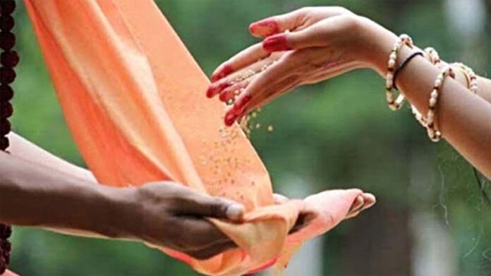 Saphala Ekadashi Daan: सफला एकादशी के दिन इन चीजों का करें दान Saphala Ekadashi Daan: सफला एकादशी के दिन इन चीजों का करें दान