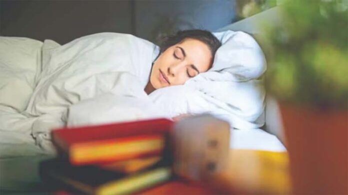 Vastu Tips: जानें किस दिशा में सिर करके सोना होता है शुभ? Vastu Tips: जानें किस दिशा में सिर करके सोना होता है शुभ?