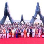 UP CM Yogi Adityanath की सुरक्षा में बड़ी चूक आई सामने, सुरक्षा घेरा तोड़ मंच तक पहुंचा शराबी 