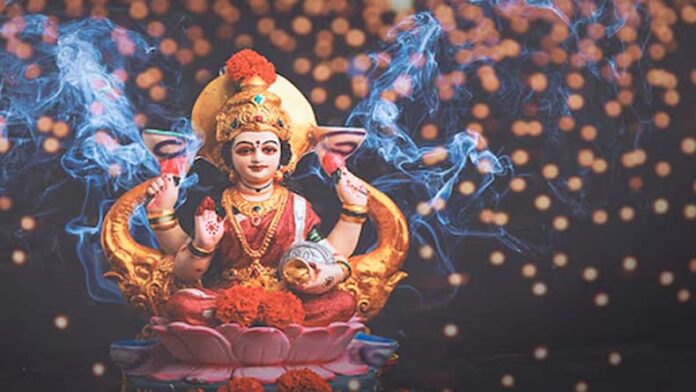 Vastu Upay: शाम के समय ये चीजें देने से रुष्ठ होती हैं मां लक्ष्मी Vastu Upay: शाम के समय ये चीजें देने से रुष्ठ होती हैं मां लक्ष्मी