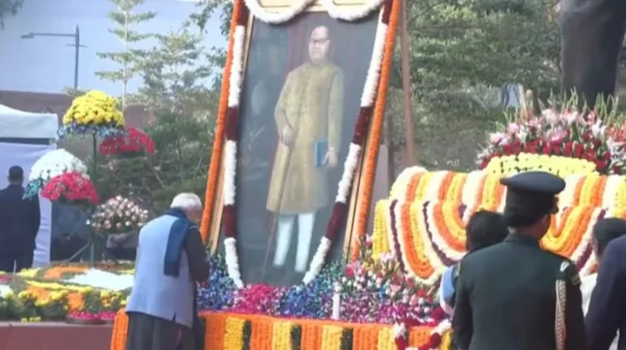 Ambedkar Death Anniversary: प्रधानमंत्री मोदी व राहुल गांधी सहित कई नेताओं ने बाबासाहेब को किया नमन Ambedkar Death Anniversary