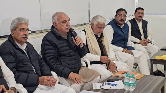 MGNREGA मुद्दे पर विरोध प्रदर्शन, कांग्रेस ने भाजपा के प्रदेश मुख्यालय का किया घेराव