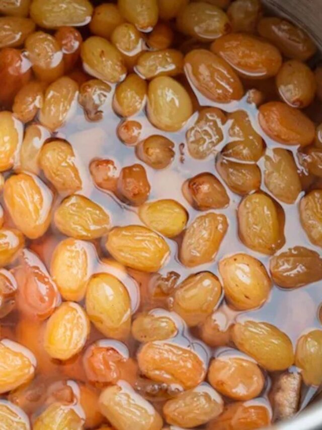Benefits of Soaked Raisins: सर्दियों में भीगी किशमिश के कमाल के फायदे