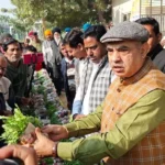 Faridabad News : नगर निगम द्वारा दीनदयाल उपाध्याय पार्क में वितरित किए गए 5 लाख फूलों के पौधे