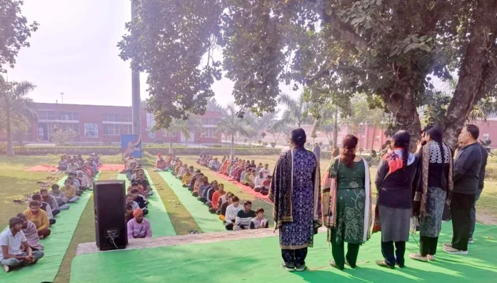 Gita Jayanti Festival : जिला कारागार में एकसाथ हुआ गीतों के श्लोकों का उच्चारण