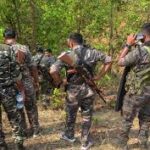 Chhattisgarh Encounter: छत्तीसगढ़ के नक्सल प्रभावित क्षेत्र में पुलिस और नक्सलियों के बीच मुठभेड़ जारी, 5 नक्सली ढेर, दो जवान शहीद