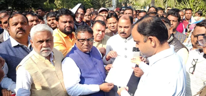 Faridabad News : निगम आयुक्त को मांगों का पत्र देकर सात दिनों में निपटान करने की मांग की