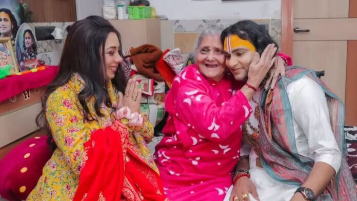 Rupali Ganguly Met Aniruddhacharya: अनिरुद्धाचार्य से मिलते ही फूट-फूटकर रो पड़ीं रुपाली गांगुली, सच्चाई जान कांप उठे फैंस