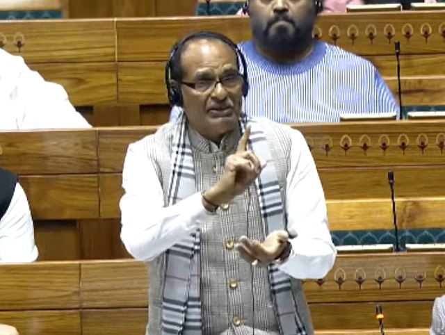 G Ram Ji Bill : केंद्रीय मंत्री शिवराज सिंह चौहान ने लोकसभा में पेश किया 'विकसित भारत-जी राम जी बिल' G Ram Ji Bill : केंद्रीय मंत्री शिवराज सिंह चौहान ने लोकसभा में पेश किया 'विकसित भारत-जी राम जी बिल'